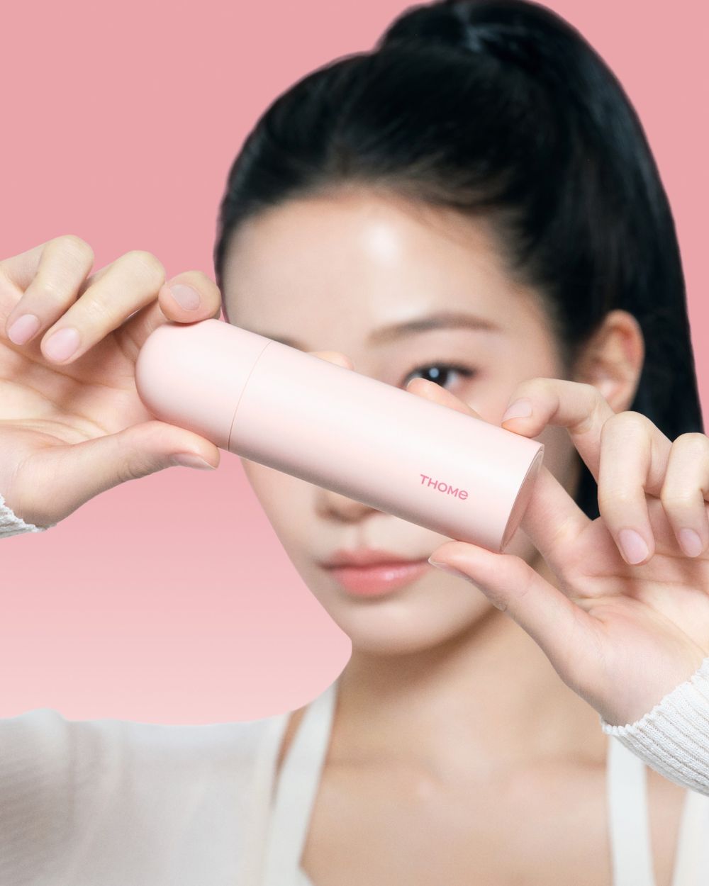 韓女醫美後、日常保養都必用！THOME官宣Kazuha新代言，專為20世代設計「好膚質」美容儀，痘痘肌、妝前都能用！-5