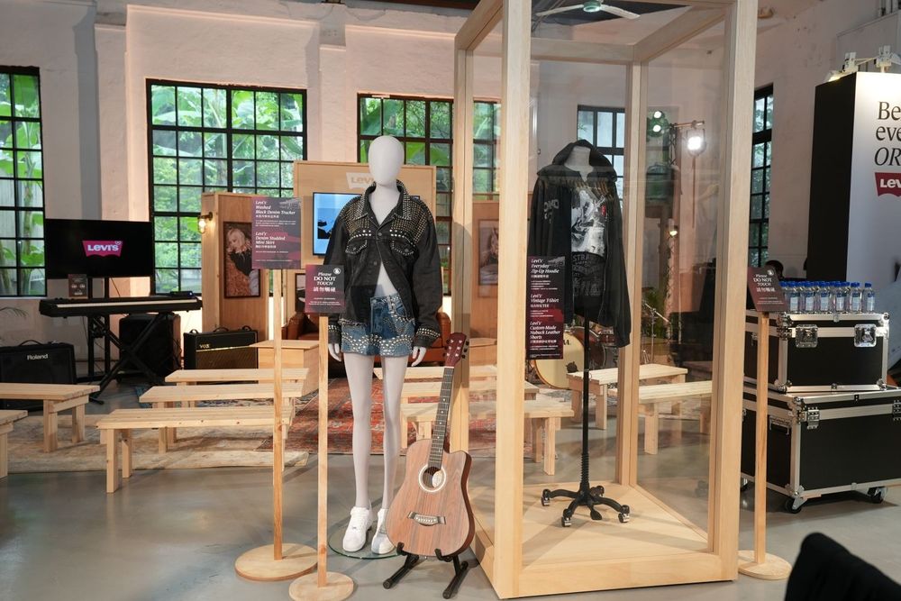 快衝去拍照！Levi's把Rosé廣告場景帶來台北了！「缺貨牛仔褲、 爆款蕾絲上衣」這裡也買得到！-10