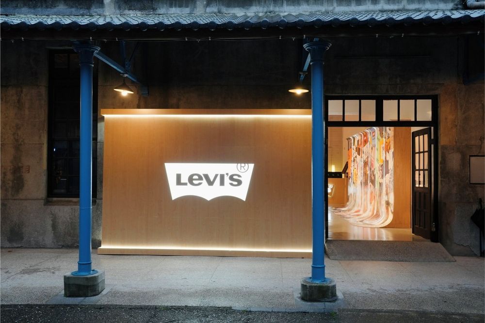快衝去拍照！Levi's把Rosé廣告場景帶來台北了！「缺貨牛仔褲、 爆款蕾絲上衣」這裡也買得到！-13