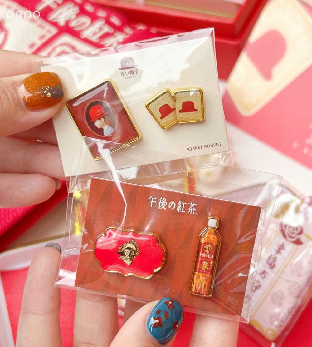 午後の紅茶跟紅帽子聯名了！限定餅乾禮盒+紅茶+小徽章可愛翻、快閃店打卡再抽超美周邊小物！-5