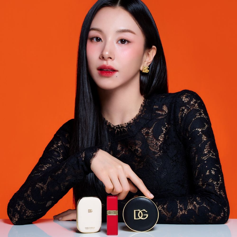 韓星帶貨力再爆！TWICE彩瑛空降DOLCE&GABBANA美妝謬思，果汁水光唇＋紅暈頰彩直接洗版全網！-6