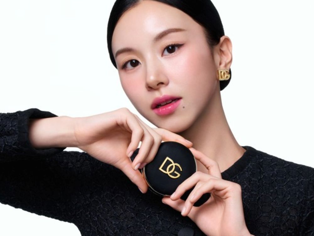 韓星帶貨力再爆！TWICE彩瑛空降DOLCE&GABBANA美妝謬思，果汁水光唇＋紅暈頰彩直接洗版全網！-17