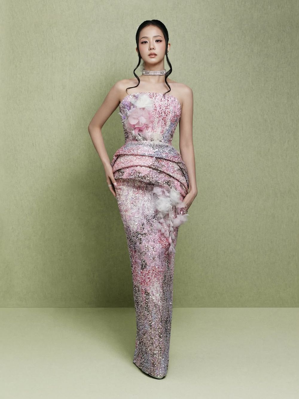 2026 Met Gala「紅毯女神」登場！BLACKPINK四閨女再度同框！Jisoo首秀獲好評、美到以為是花園女神！-3
