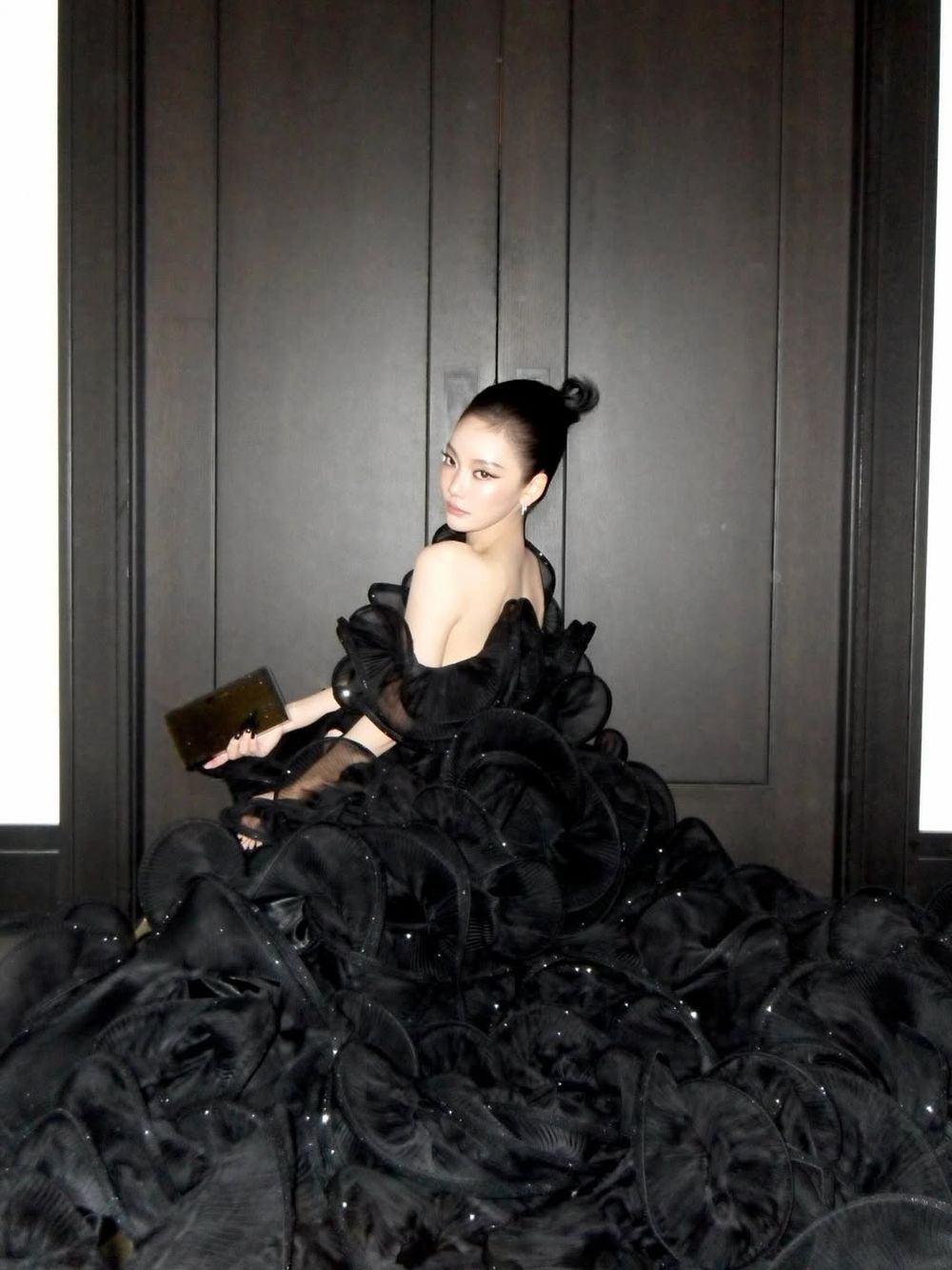 2026 Met Gala「紅毯女神」登場！BLACKPINK四閨女再度同框！Jisoo首秀獲好評、美到以為是花園女神！-9