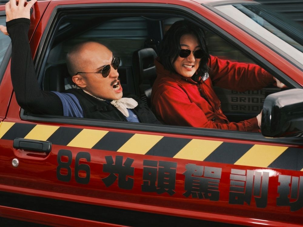 KlassiC.又出超好看新墨鏡！超輕薄「摺疊墨鏡」夏天出國必備！買就送「水果盲盒收納包」吊飾！-2