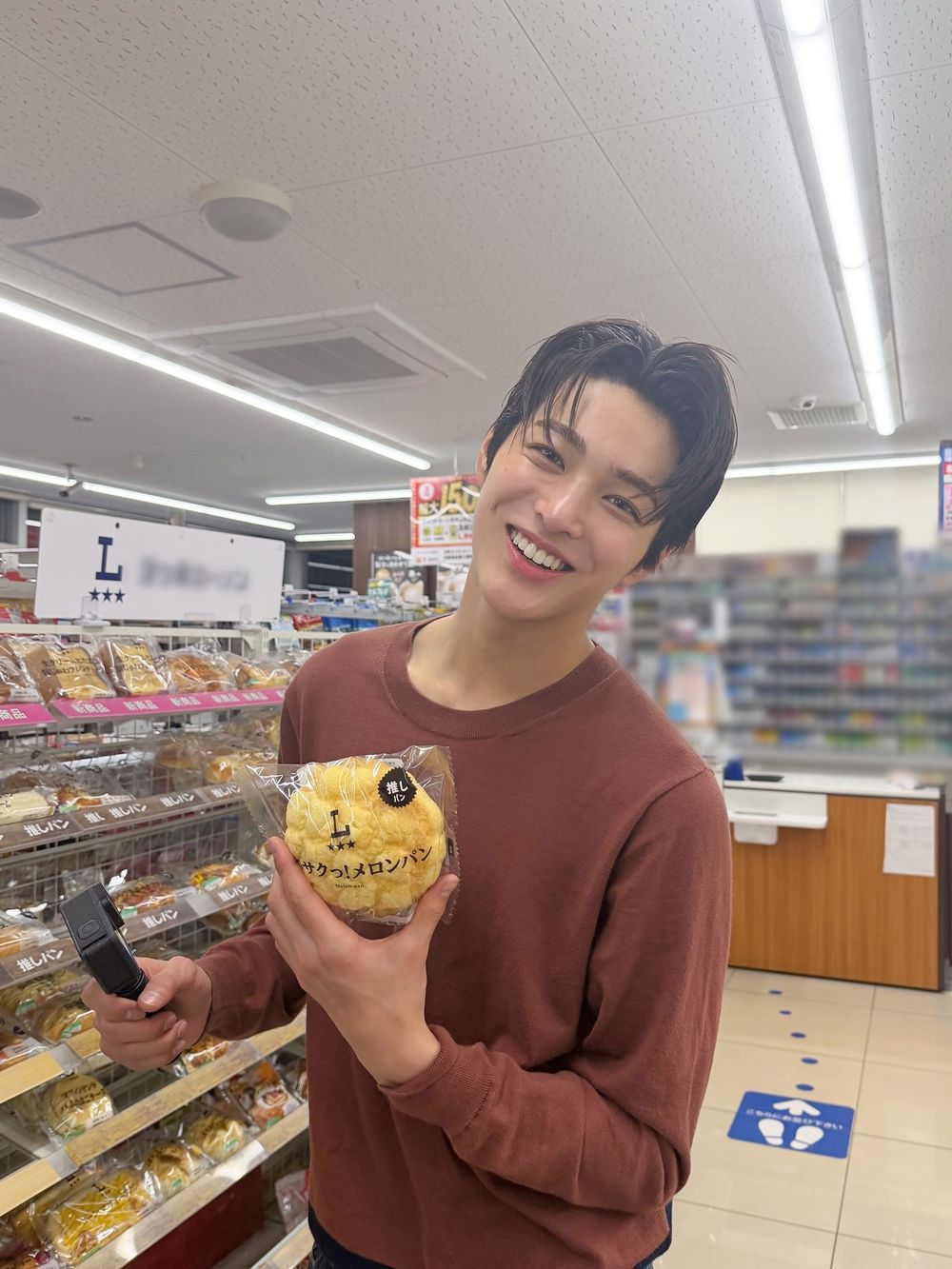 CORTIS去日本也大逛LAWSON！金主訓狂吃「炸雞君」雞塊、成員同款必買美食找到了！-3