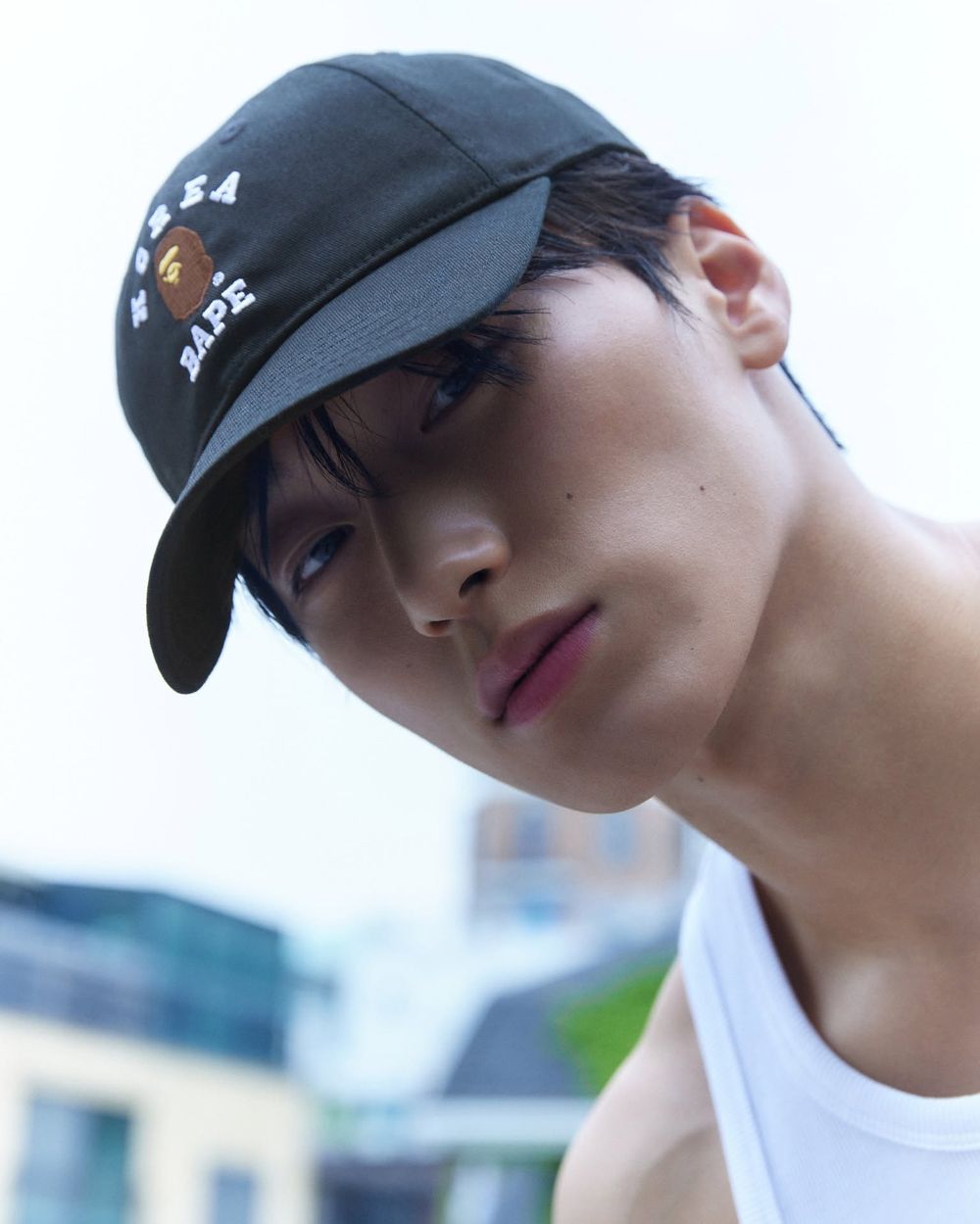 這男人穿什麼都性感！ATEEZ崔傘拍攝BAPE形象「連帽外套半開」超犯規、同款白T也想擁有！-8