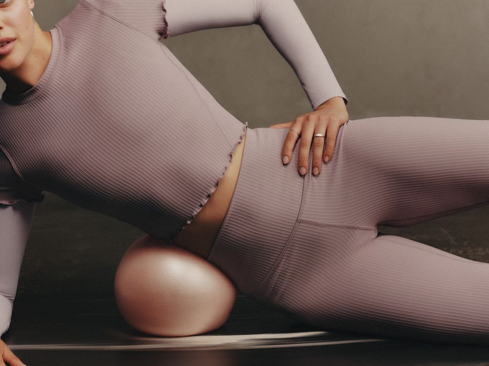 Kazuha愛牌又出神級新品！lululemon全新「波浪捲邊背心、瑜珈褲」登場！日常穿也好看、舒服到不想脫！-3