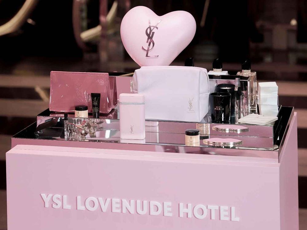 YSL Beauty跨界經營飯店？！YSL LOVE HOTEL限時入住中，Rosé同款愛心護手霜、自由不羈香水這都有！-15