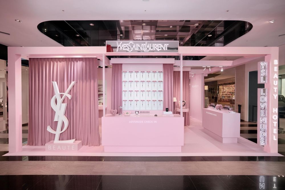 YSL Beauty跨界經營飯店？！YSL LOVE HOTEL限時入住中，Rosé同款愛心護手霜、自由不羈香水這都有！-3