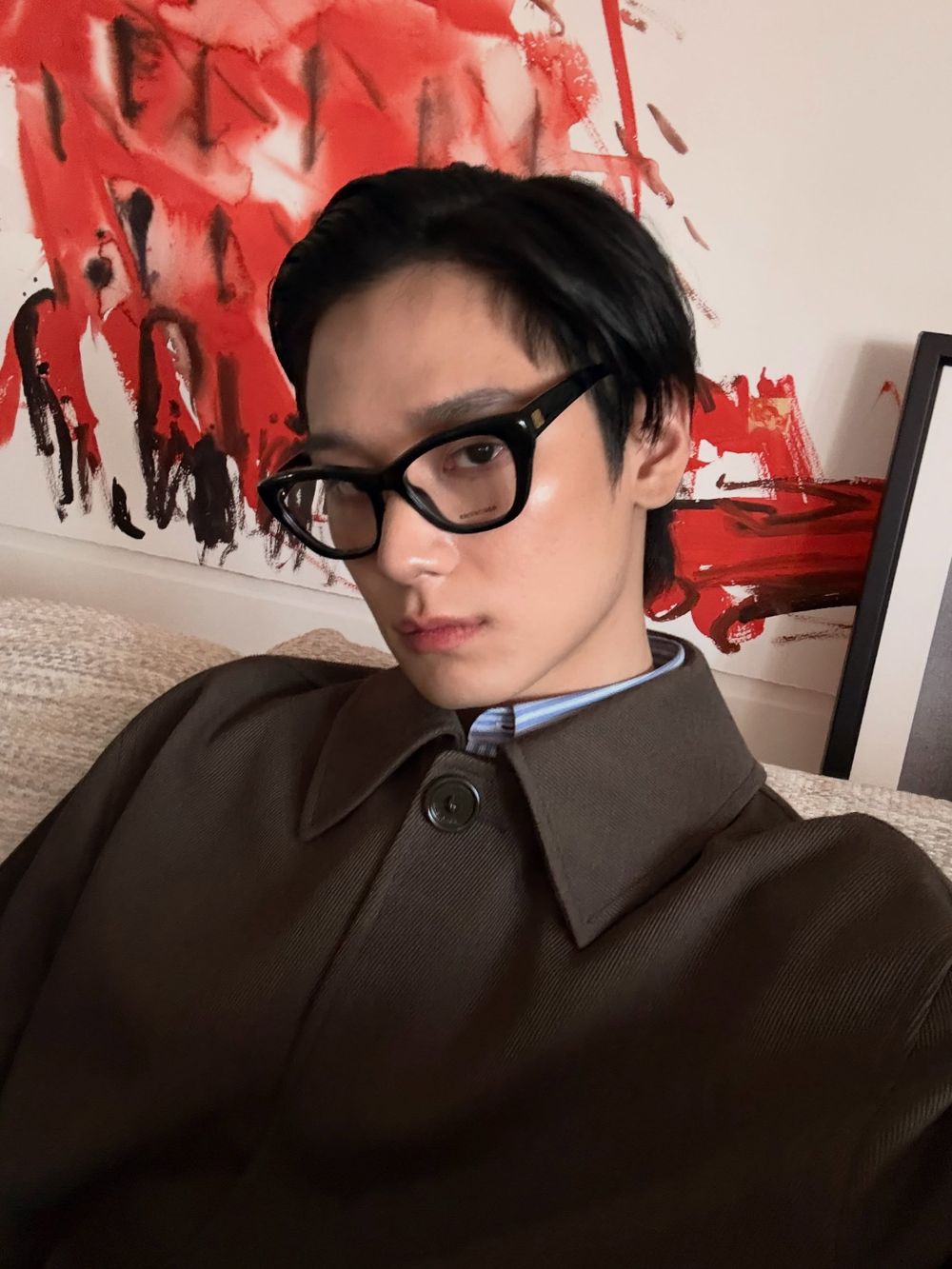 巴黎熱浪也照樣帥！Balenciaga高訂嘉賓太有看頭！THE BOYZ柱延「書呆子造型」帥暈、泰星PP熱到藏不住！-2