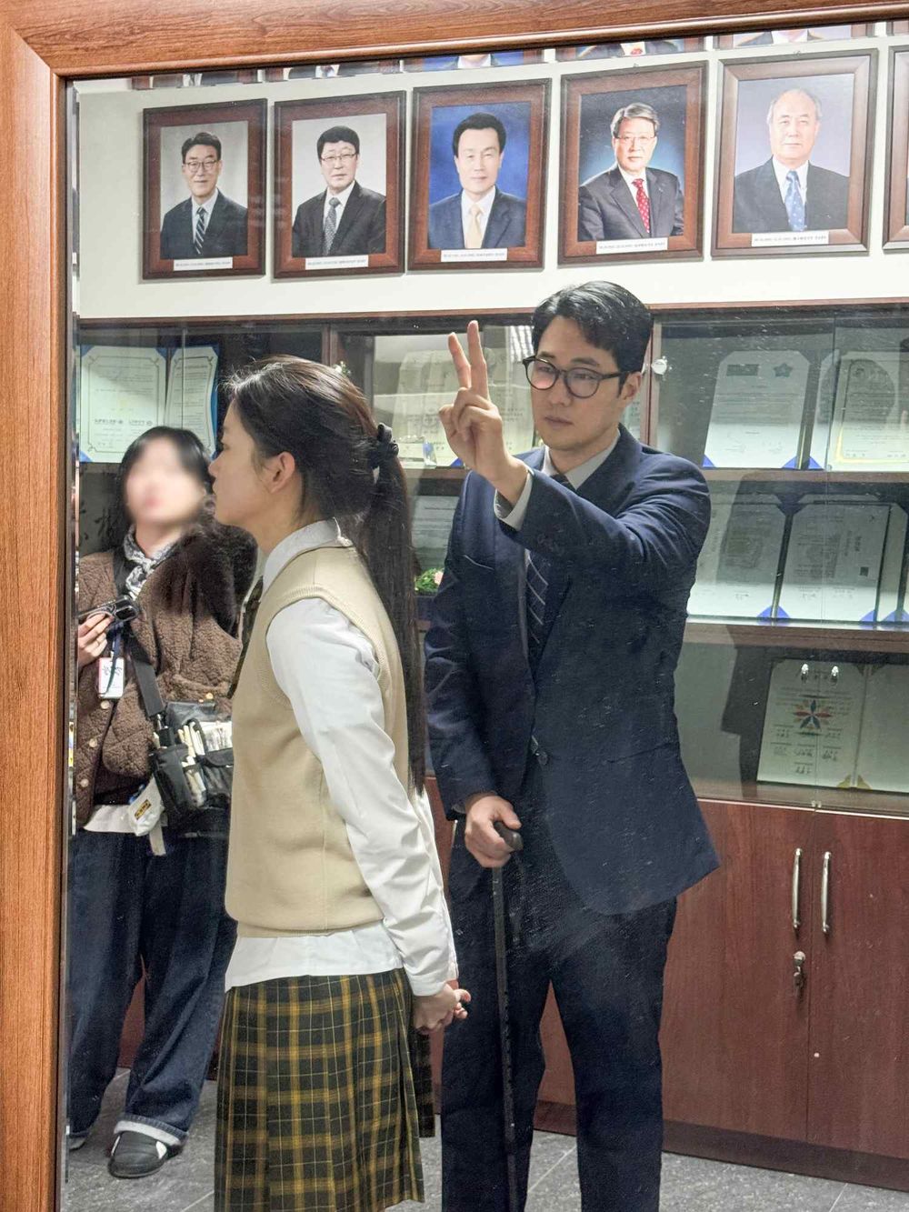 韓版最強老爸來了！蘇志燮《金特務：本色回歸》48歲「特務級精壯身材」超驚人、女兒傻瓜人設大反差！-4