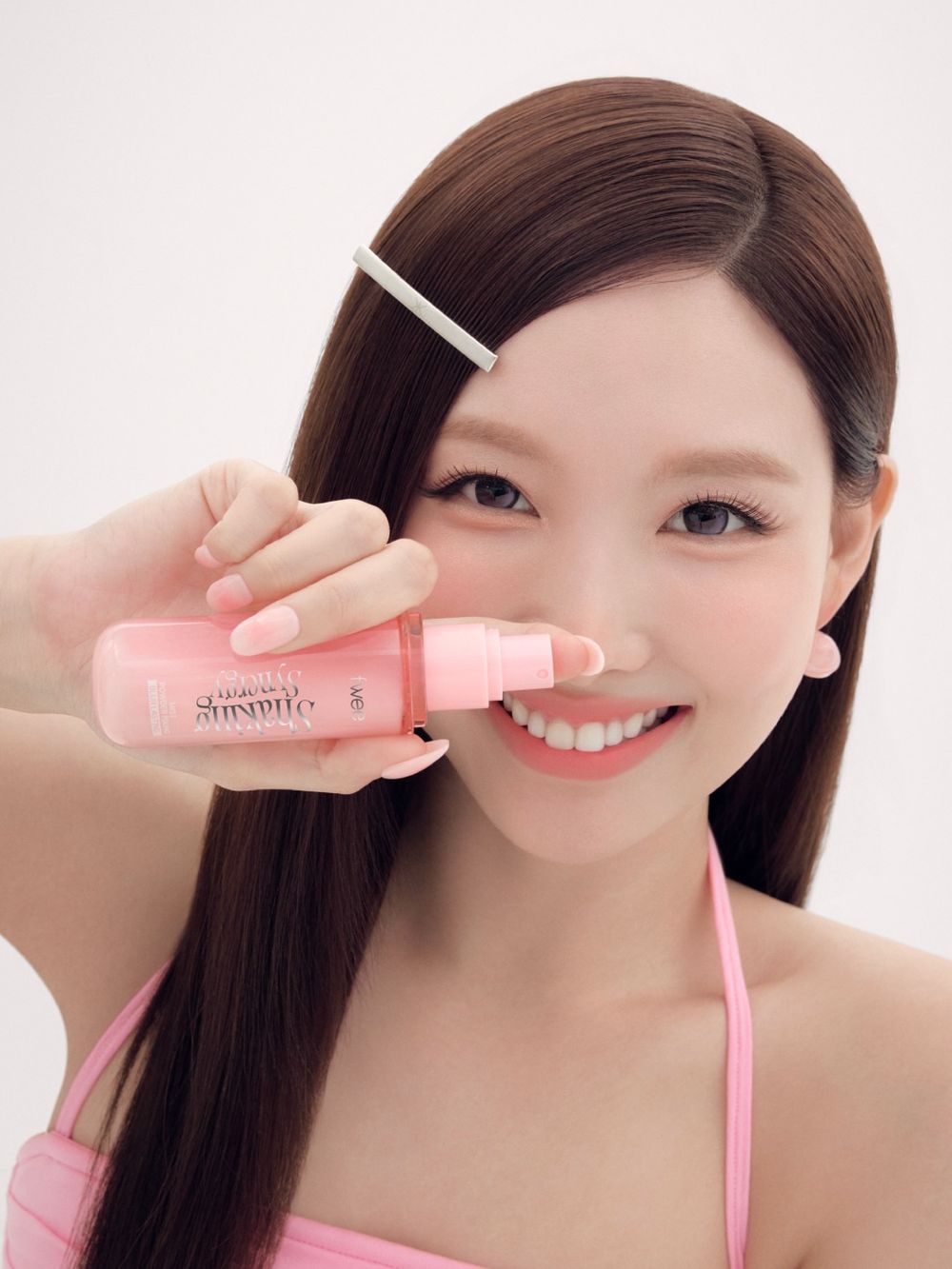 娜璉同款蜜桃肌席捲日韓！fwee「粉嫩妝前乳＋搖搖定妝噴霧」底妝＋蜜粉＋定妝兩步驟搞定，毛絨絨軟萌霧感底妝太高級！-3