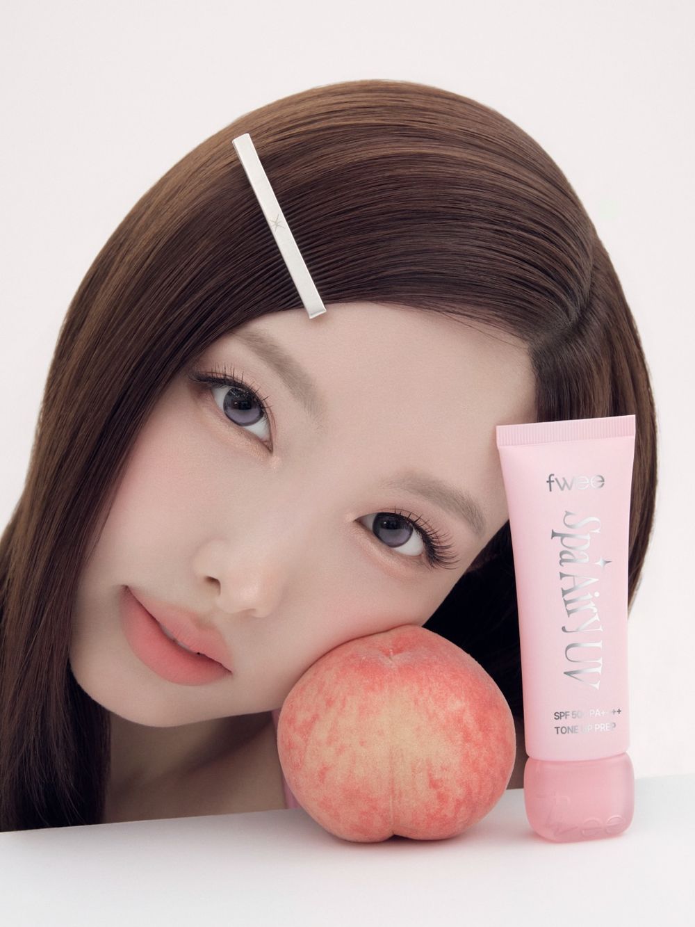 娜璉同款蜜桃肌席捲日韓！fwee「粉嫩妝前乳＋搖搖定妝噴霧」底妝＋蜜粉＋定妝兩步驟搞定，毛絨絨軟萌霧感底妝太高級！-5