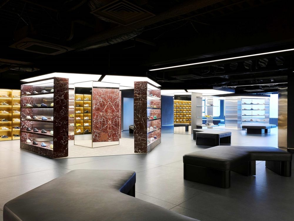 Onitsuka Tiger鬼塚虎蒙奇奇聯名吊飾台灣也開賣了！東京新宿全球旗艦店新開幕、去日本絕對要朝聖！-2