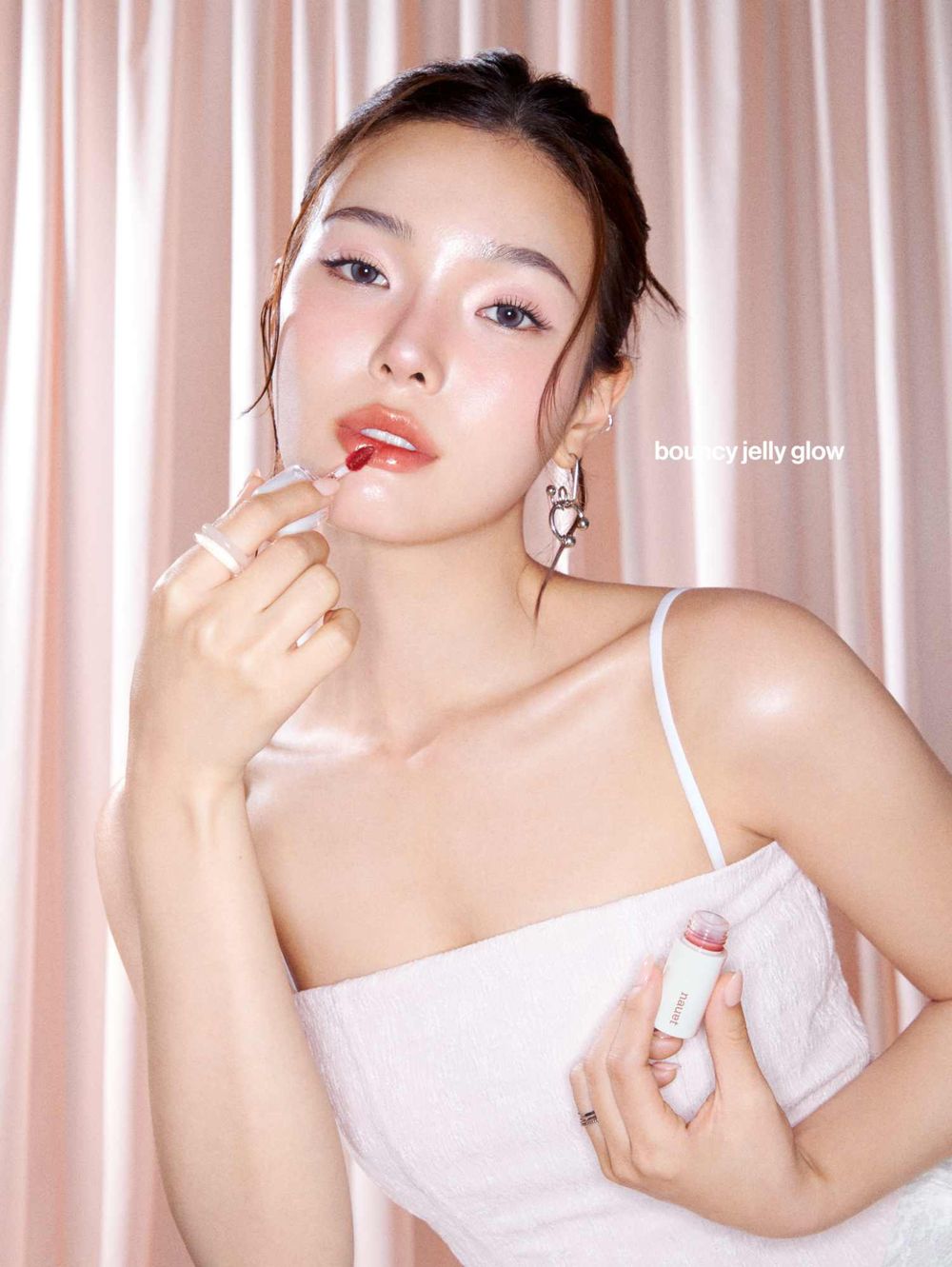 韓女化妝包新寵！小眾果凍豐唇釉一抹解鎖夢幻澎潤琉璃唇，獨家「不抿嘴畫法」疊擦雙唇立體感直接翻倍！-15