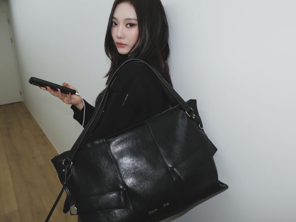 aespa包包裡有什麼？私下愛用隨身美妝公開，Karina無花果護手霜、Winter小香黑蛋，寧寧、吉吉護唇全網爆買！-16