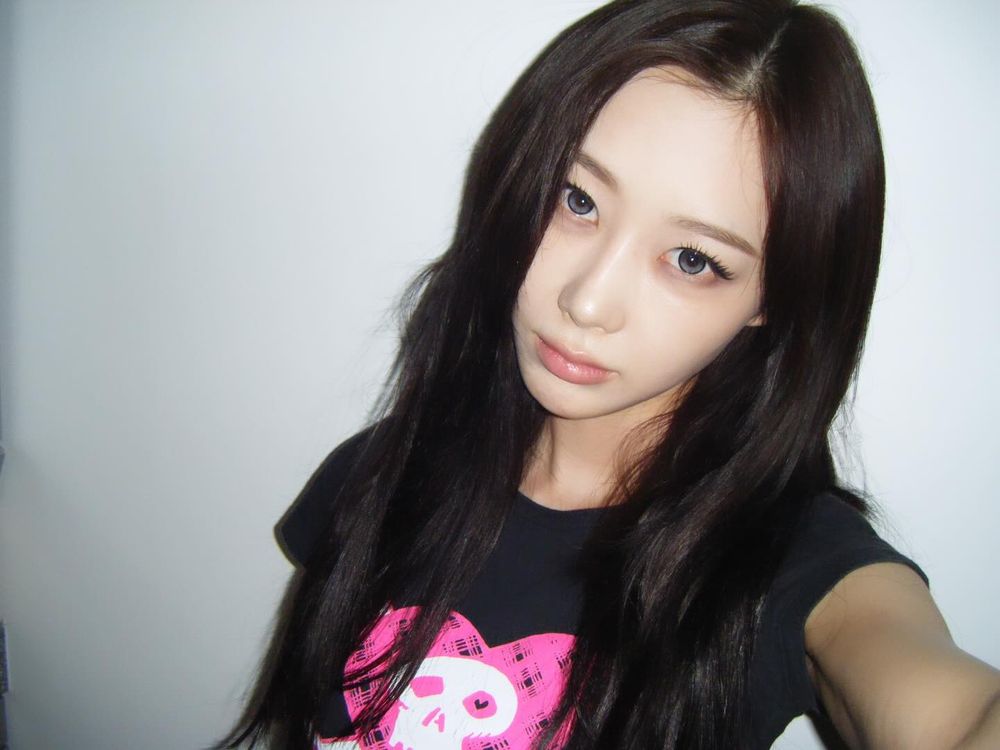 aespa包包裡有什麼？私下愛用隨身美妝公開，Karina無花果護手霜、Winter小香黑蛋，寧寧、吉吉護唇全網爆買！-18