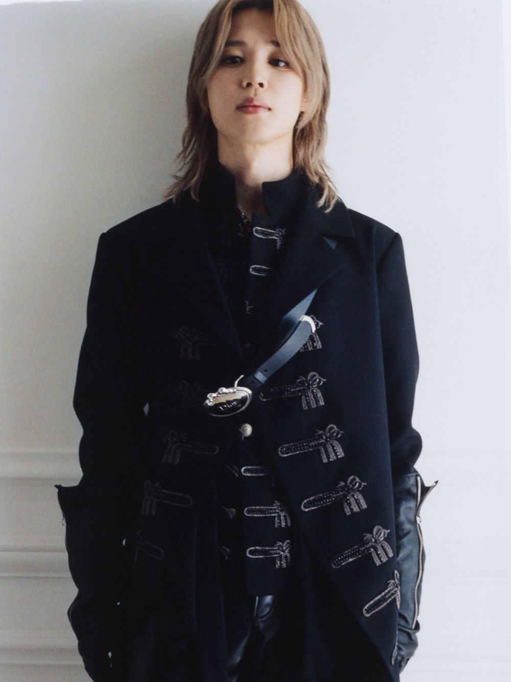 BTS世巡巴黎站根本大型伸展台！LV、Dior、GUCCI、巴黎世家全拚了！舞台訂製服一套比一套精彩！-8