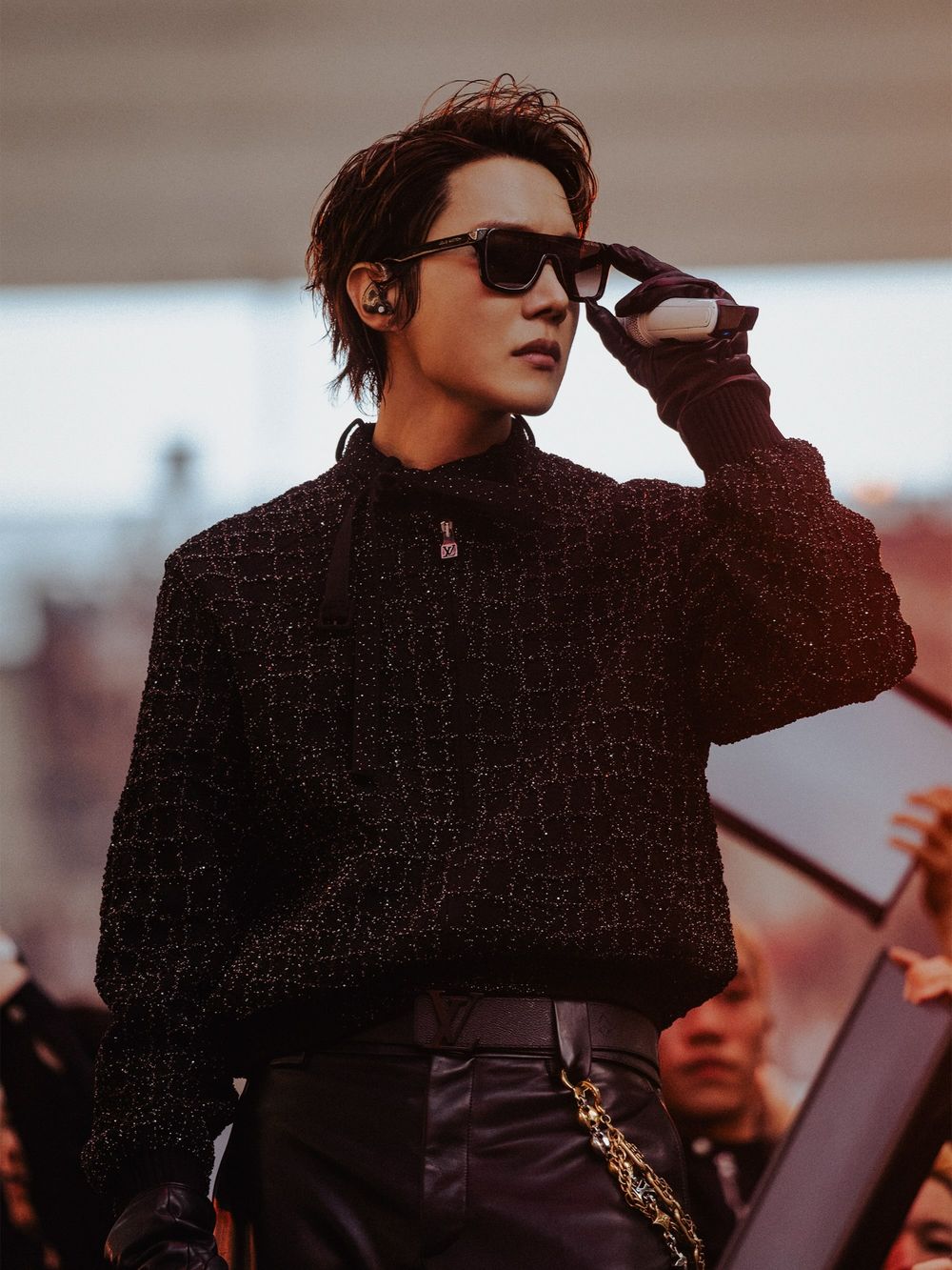 BTS世巡巴黎站根本大型伸展台！LV、Dior、GUCCI、巴黎世家全拚了！舞台訂製服一套比一套精彩！-21