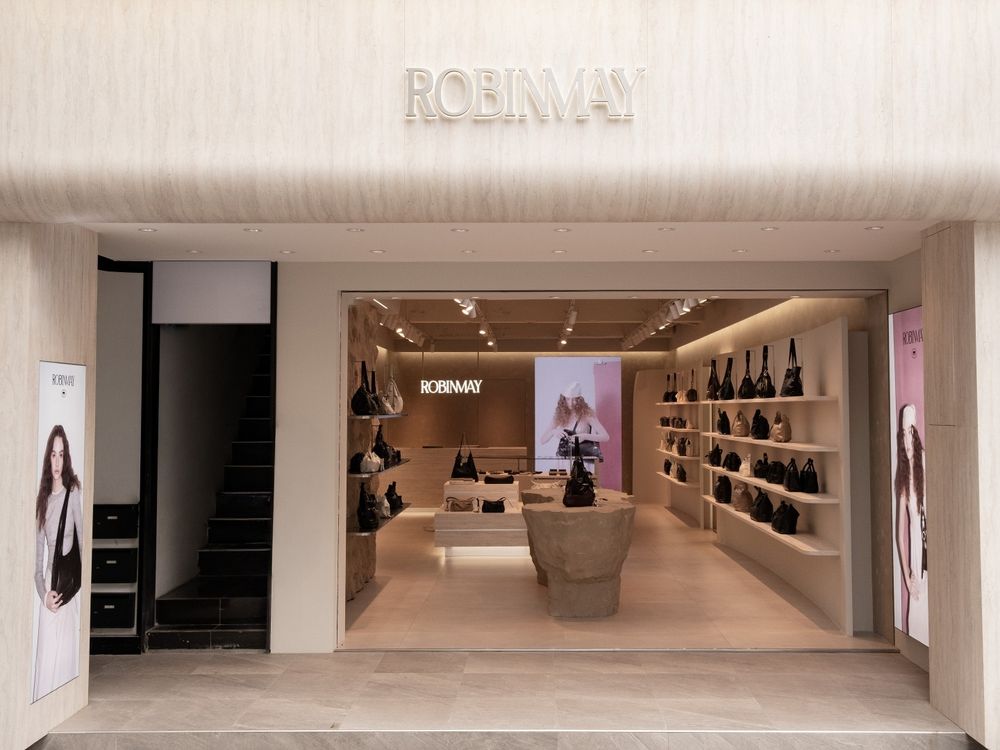 台北中山站必逛店再加一！ROBINMAY ELLY首間形象概念店來了！極簡質感風買一咖可以揹很久！-4