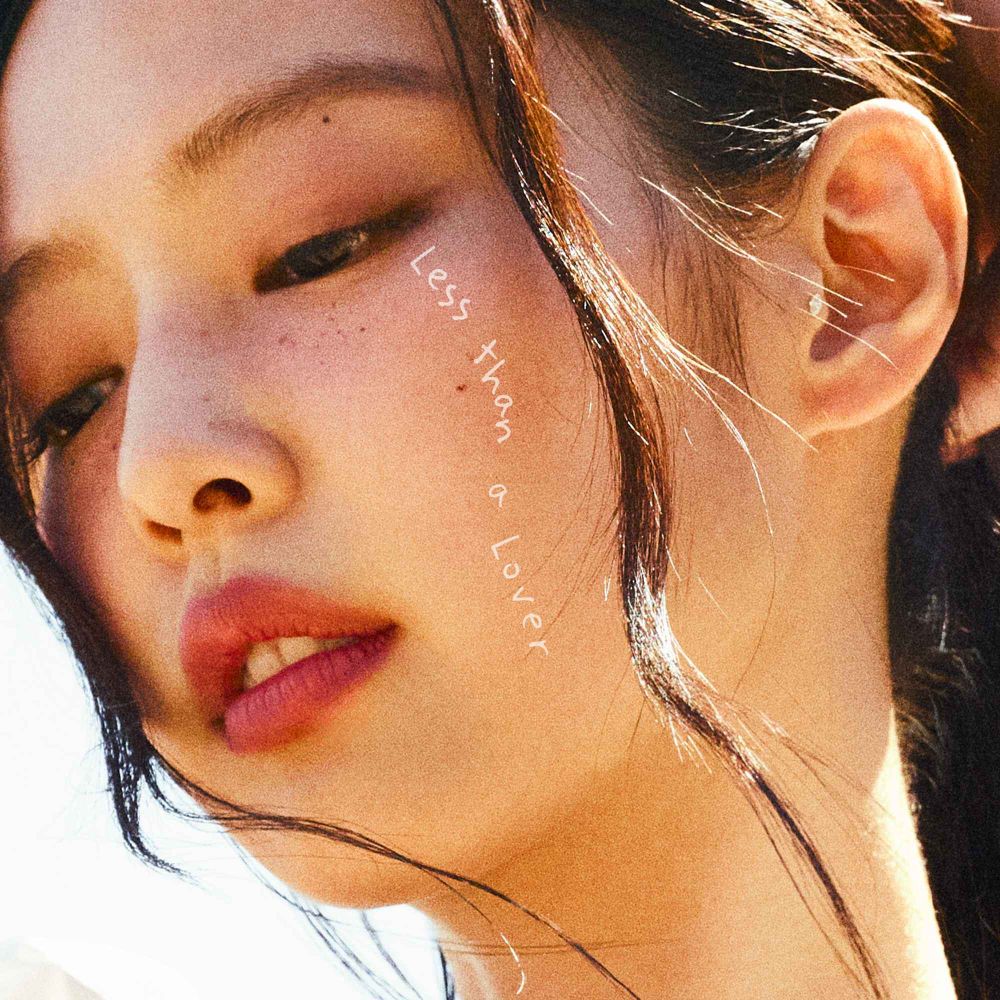 Jennie新歌〈Less Than a Lover〉穿什麼？5套「夏日仙女造型」全解析！每套都是約會度假模範穿搭！-3