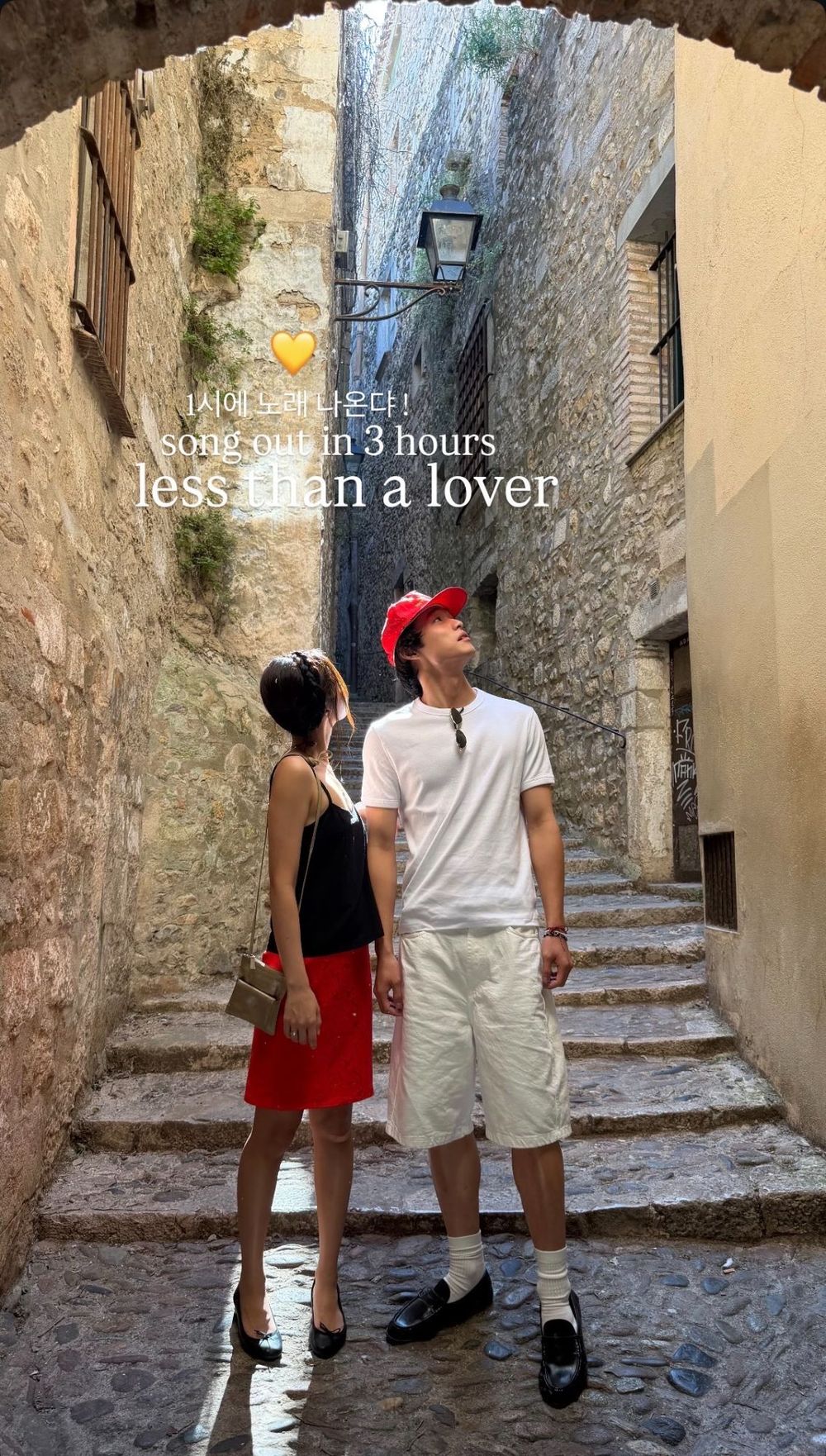 Jennie新歌〈Less Than a Lover〉穿什麼？5套「夏日仙女造型」全解析！每套都是約會度假模範穿搭！-10