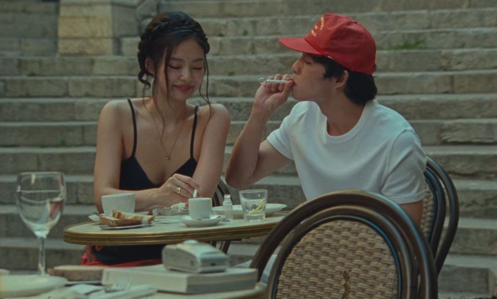 Jennie新歌〈Less Than a Lover〉穿什麼？5套「夏日仙女造型」全解析！每套都是約會度假模範穿搭！-15