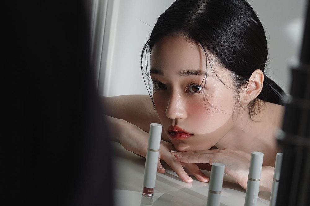 《鬼謎東宮》盧允瑞美成韓國新一代整形範本！拍戲前一步驟打造「透明水光肌」全靠妝前神物，歷任美妝代言一次看！-9