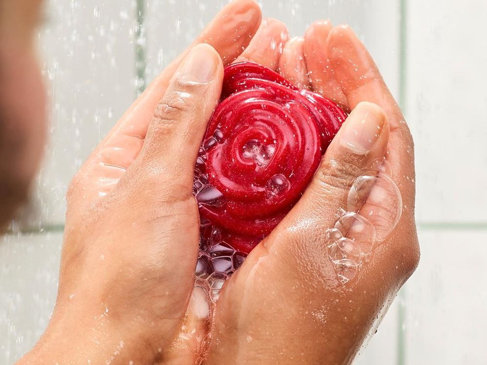 比洗冷水澡還涼！LUSH「沁涼薄荷、浪漫茉莉」沐浴軟糖新上市，Q彈手感超療癒，還可以放冰箱、涼感降溫加倍！-3