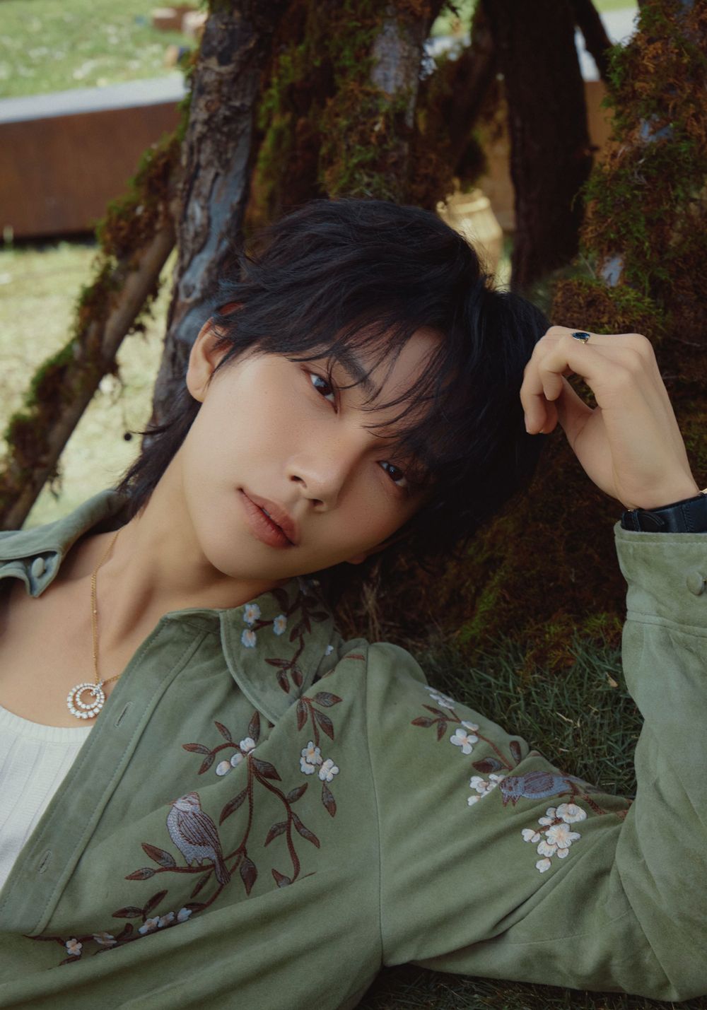 網熱議眼睛最美的KPOP男偶像！V神級眼神全網讚嘆，Joshua、Lee Know電眼魅力太強！-3