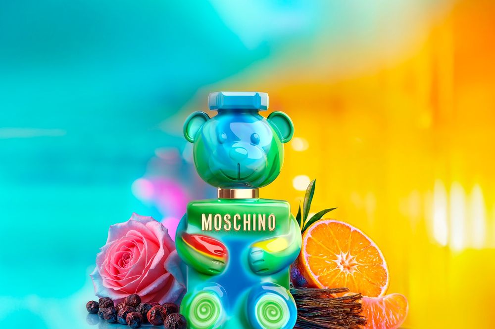 AND2BLE金奎彬首次單人畫報終於公開！化身MOSCHINO軟糖美貌王子，抱緊彩色熊熊香水、萌翻全網！-10