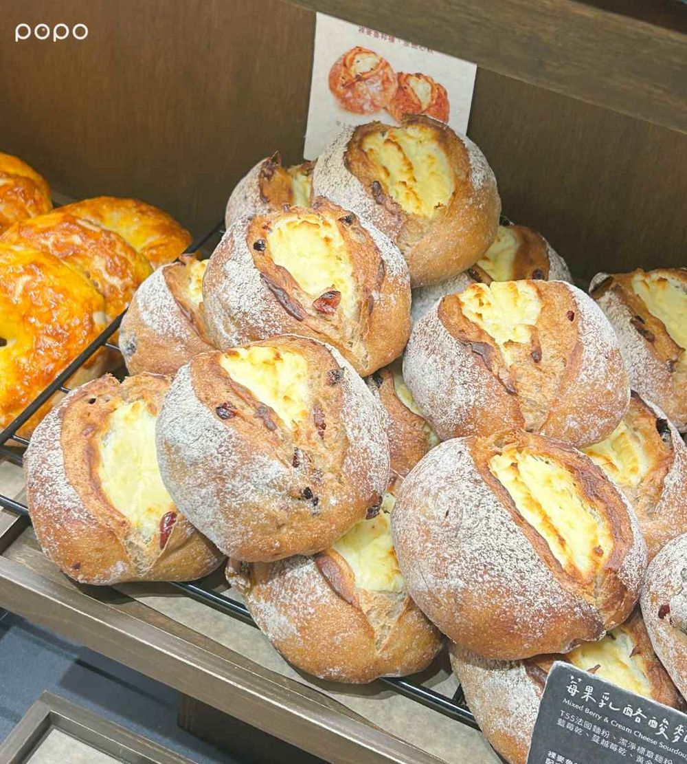 東區最美麵包店BAKERHOOD來了！脆友狂推「開心果可頌、胡椒乳酪鹼麵包、莓果酸麵包」必點一次看！-3