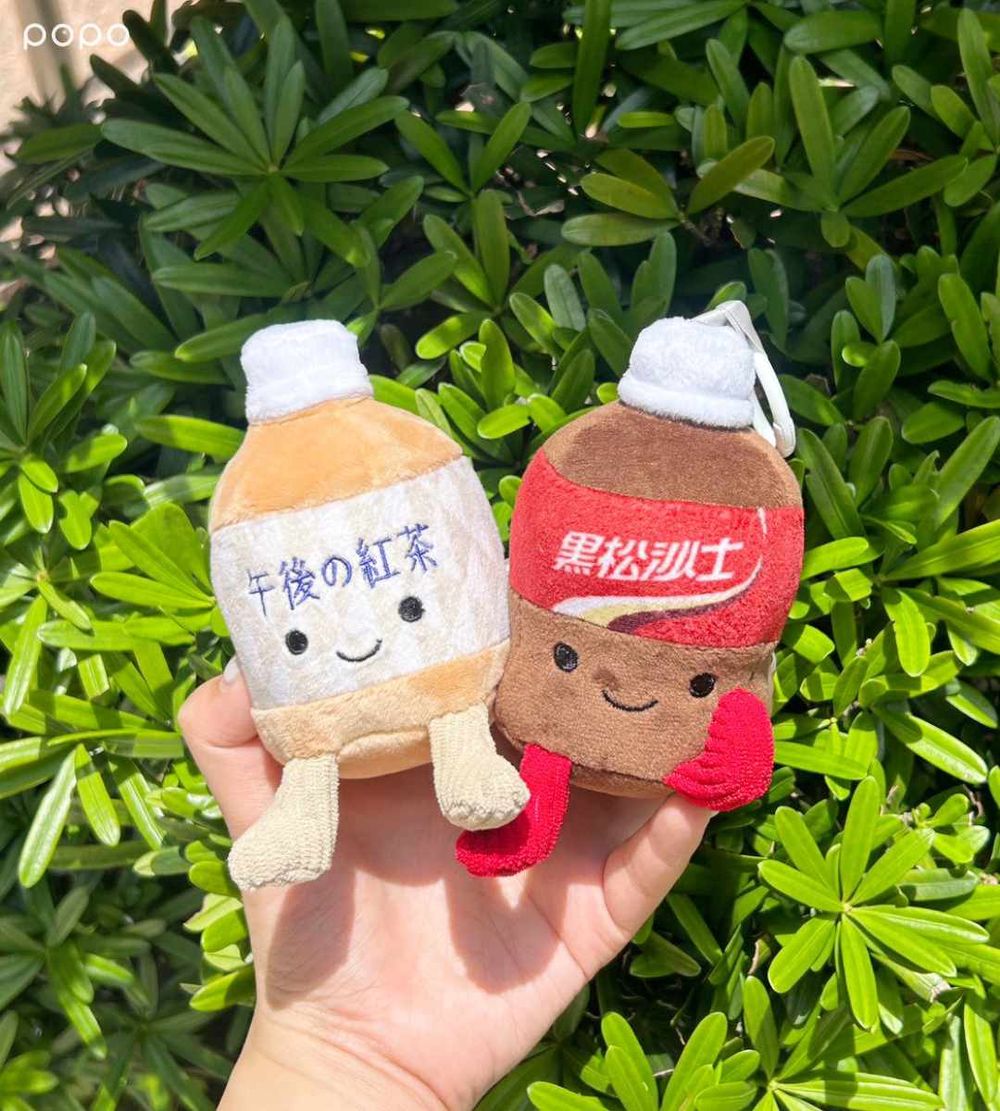 7-11開賣超可愛「Jellycat風」飲料小吊飾！「午後の紅茶奶茶、比菲多、黑松沙士」玩偶全都想帶回家！-4