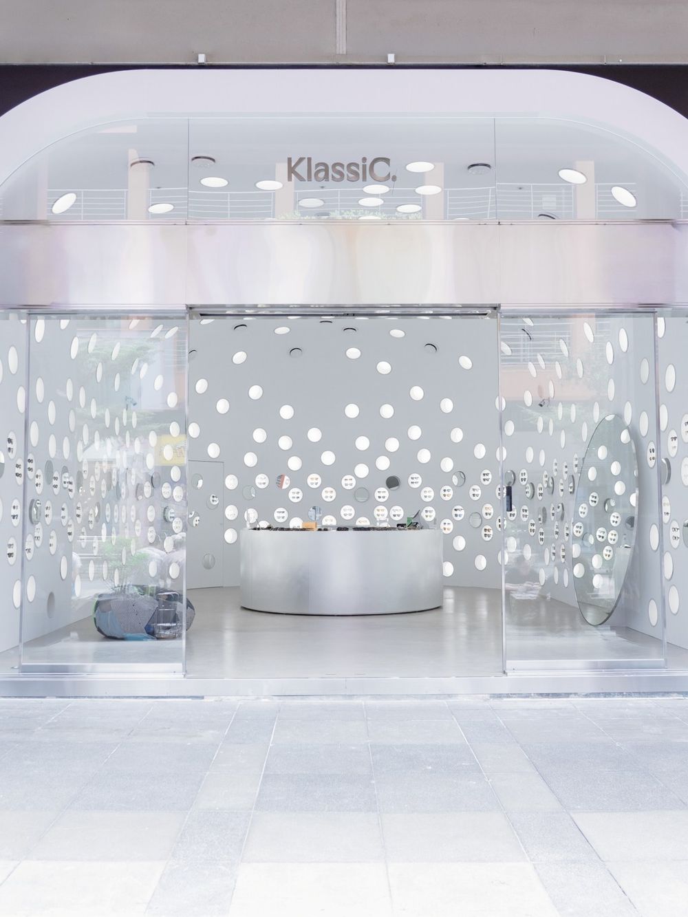 信義區最潮眼鏡店！KlassiC.全新旗艦店「&TEAM王奕翔、Jennie」韓星最愛款這裡都有！-2