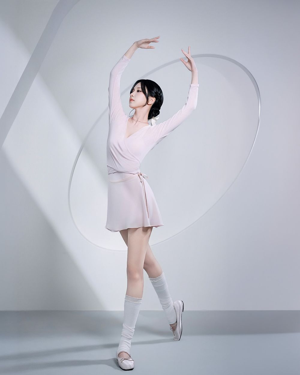 MINA同款「芭蕾高訂水光肌」太美！日韓都在買TFIT仙氣底妝CP，貼妝飾底乳＋寶寶粉光澤蜜粉皮膚亮到發光！-12