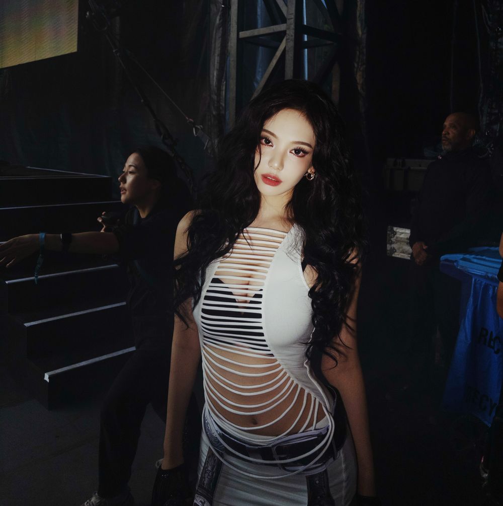 真想到現場！眾女神降臨Lollapalooza！Jennie四套「神級換裝」太驚艷、aespa全員到齊辣翻舞台！-9