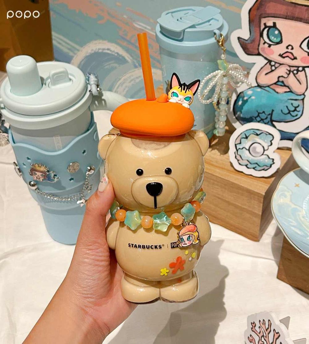 星巴克跟泡泡瑪特聯名了！超精緻「MOLLY海洋精靈不鏽鋼杯、大耳喵小熊玻璃瓶」全都太想收！-3