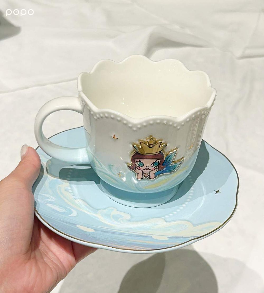 星巴克跟泡泡瑪特聯名了！超精緻「MOLLY海洋精靈不鏽鋼杯、大耳喵小熊玻璃瓶」全都太想收！-10