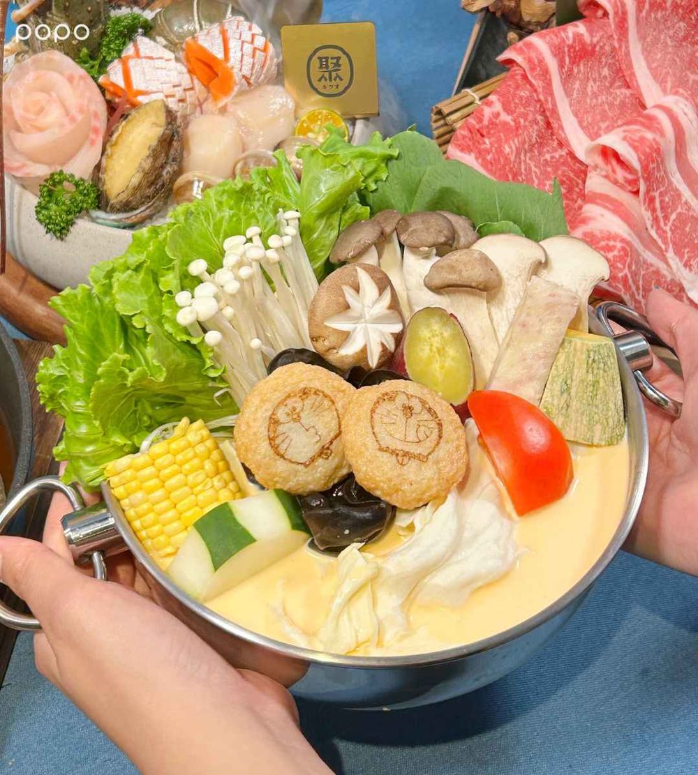 聚、和牛涮跟哆啦A夢聯名啦！超可愛「哆啦A夢魚餅」Q到捨不得吃，再送萌翻「百寶袋圍兜兜」！-3