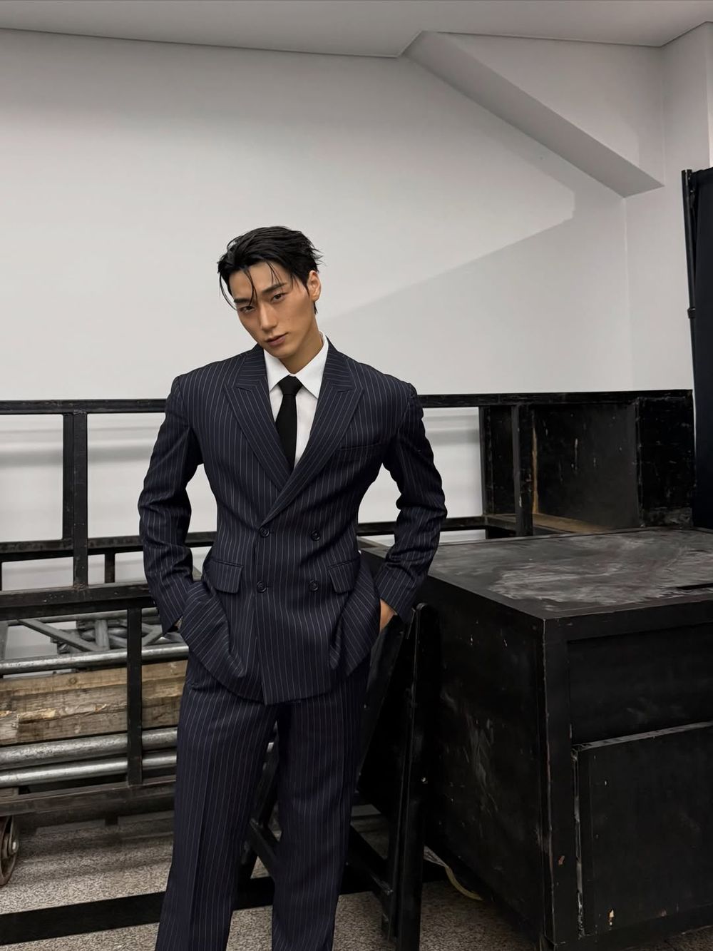 丁海寅、崔傘「誘惑人心的西裝」都出自這個品牌！Dolce&Gabbana致命貼合剪裁、跟本男神御用戰袍！-2