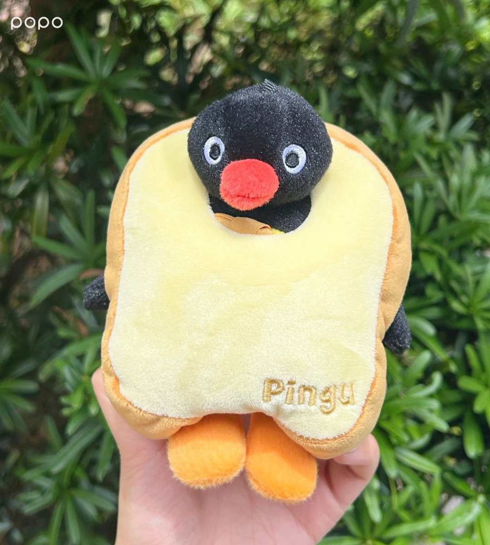 7-11開賣企鵝家族周邊小物！超可愛「厚片吐司Pingu吊飾、零錢包、Pinga耳機殼」全都要買！-3