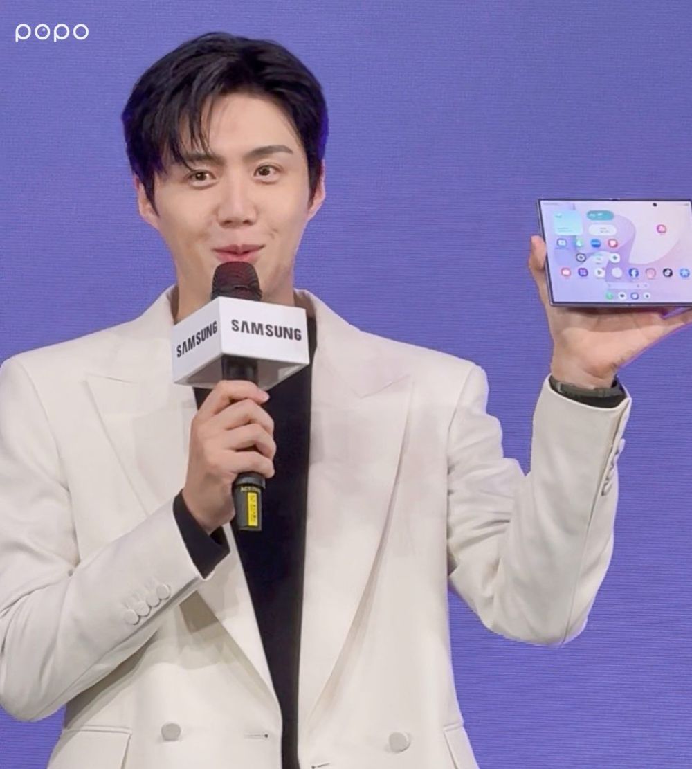 金宣虎成三星最新品牌大使！手握最新Galaxy Z Fold 8大拍帥照、自曝最愛「這功能」！-7
