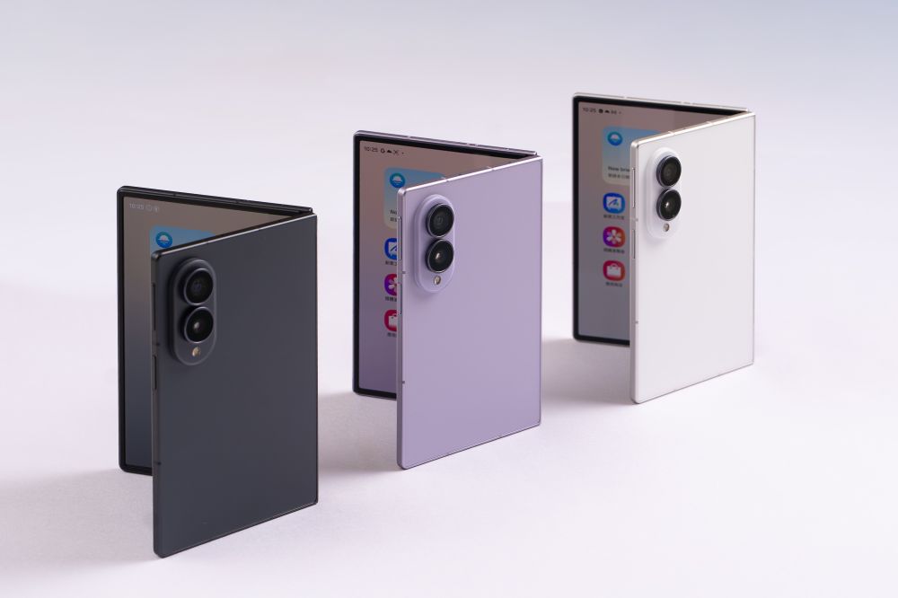 金宣虎成三星最新品牌大使！手握最新Galaxy Z Fold 8大拍帥照、自曝最愛「這功能」！-9