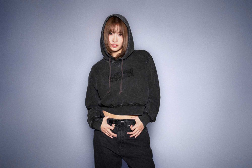MOMO不愧是「川字腹肌」女王！最新鬼塚虎形象照曝光！連換四套、AI級比例超神！-3