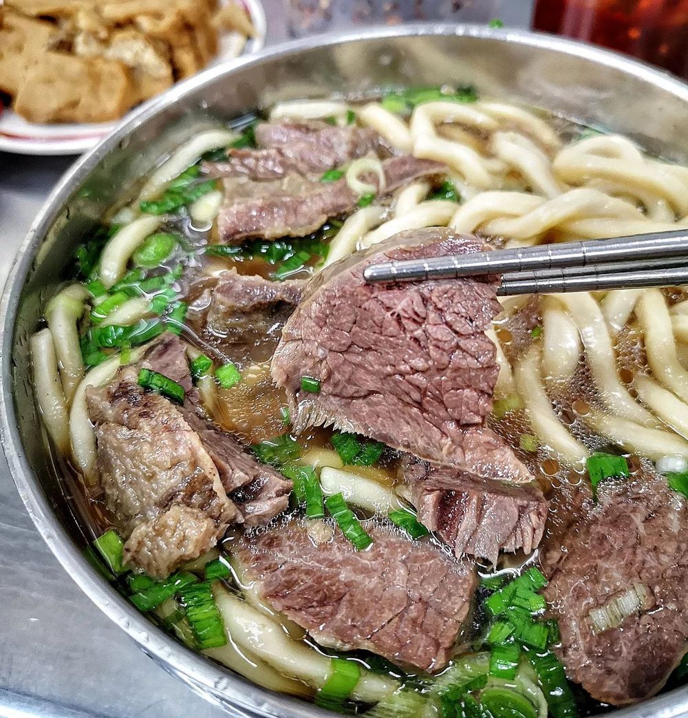 老闆熱給你吃！2026台北必吃6大牛肉麵店推薦！劉山東牛肉麵網友狂推、「這間」BIGBANG太陽也愛！-4