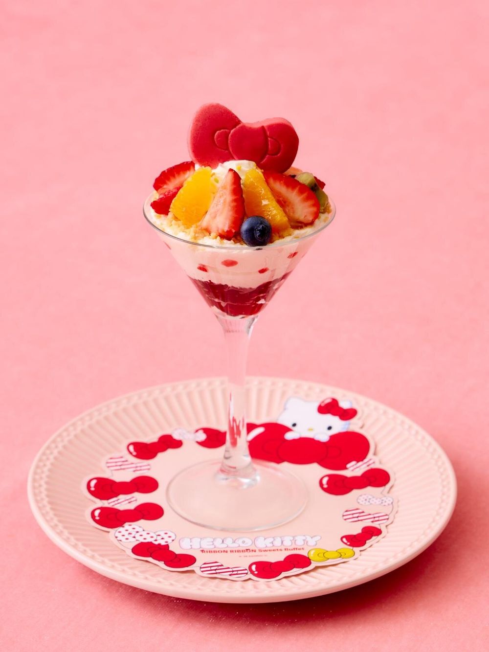 日本飯店開賣Hello Kitty主題下午茶！超可愛「大臉凱蒂貓蛋糕、蝴蝶結造型芭菲」萌到捨不得吃！-5