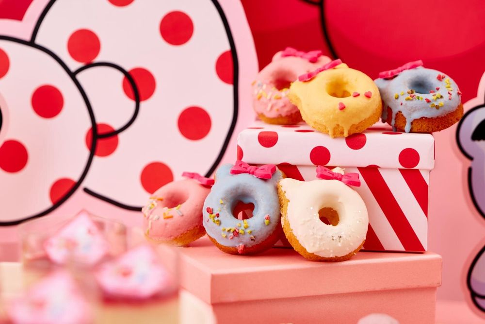 日本飯店開賣Hello Kitty主題下午茶！超可愛「大臉凱蒂貓蛋糕、蝴蝶結造型芭菲」萌到捨不得吃！-6