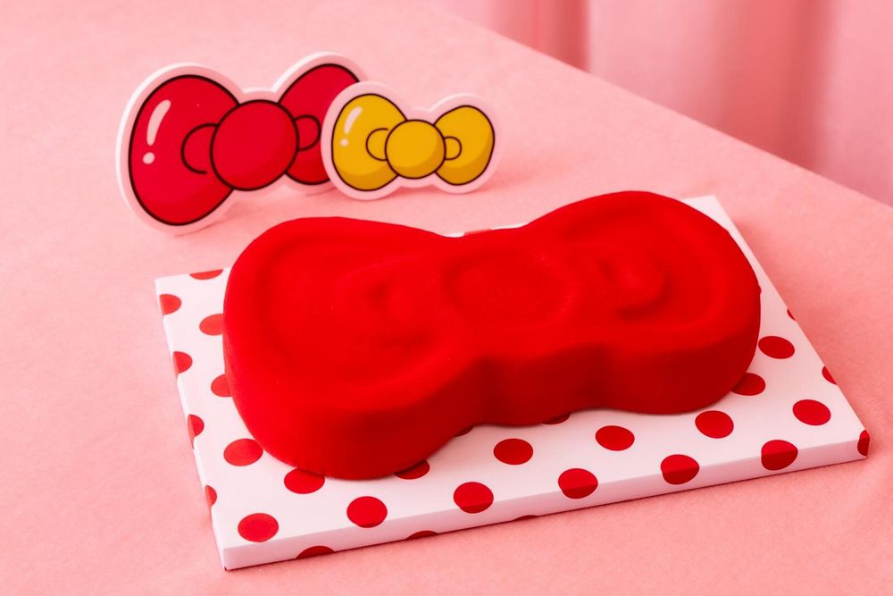 日本飯店開賣Hello Kitty主題下午茶！超可愛「大臉凱蒂貓蛋糕、蝴蝶結造型芭菲」萌到捨不得吃！-3