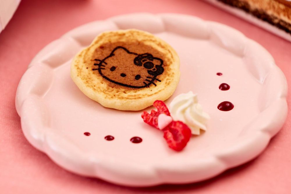 日本飯店開賣Hello Kitty主題下午茶！超可愛「大臉凱蒂貓蛋糕、蝴蝶結造型芭菲」萌到捨不得吃！-8